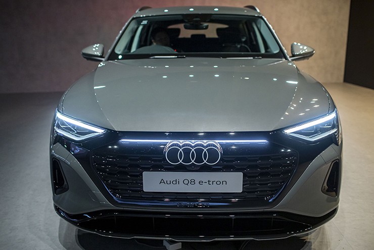Audi sắp giới thiệu mẫu xe Q8 E-tron tại Việt Nam - 2