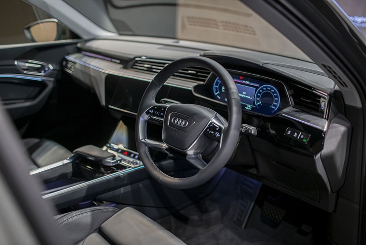 Audi sắp giới thiệu mẫu xe Q8 E-tron tại Việt Nam - 4