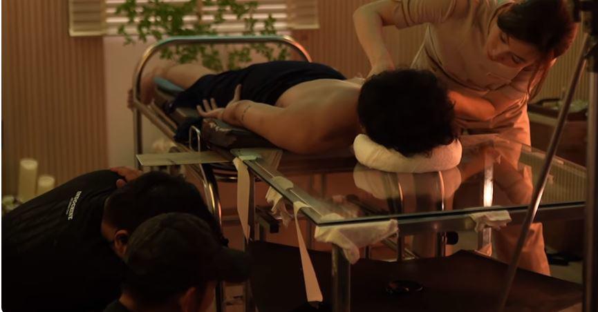 Hậu trường Phương Anh Đào quay cảnh massage trong phim doanh thu 488 tỷ - 3