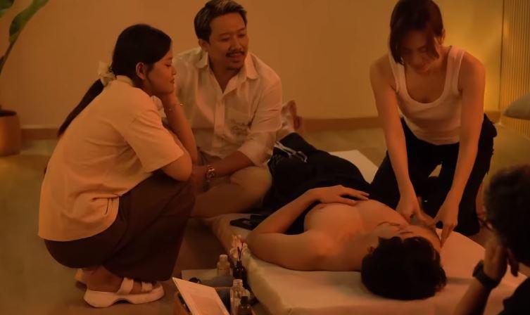 Hậu trường Phương Anh Đào quay cảnh massage trong phim doanh thu 488 tỷ - 1