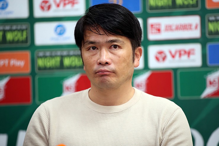 HLV người Nhật Bản cho rằng các đội bóng Việt Nam quá phụ thuộc vào ngoại binh.