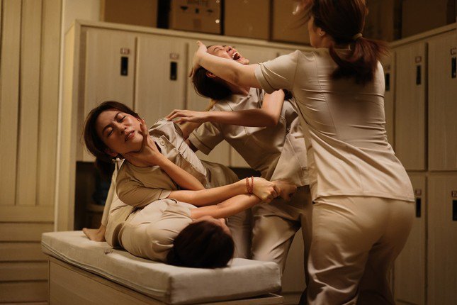 Hậu trường Phương Anh Đào quay cảnh massage trong phim doanh thu 488 tỷ - 7