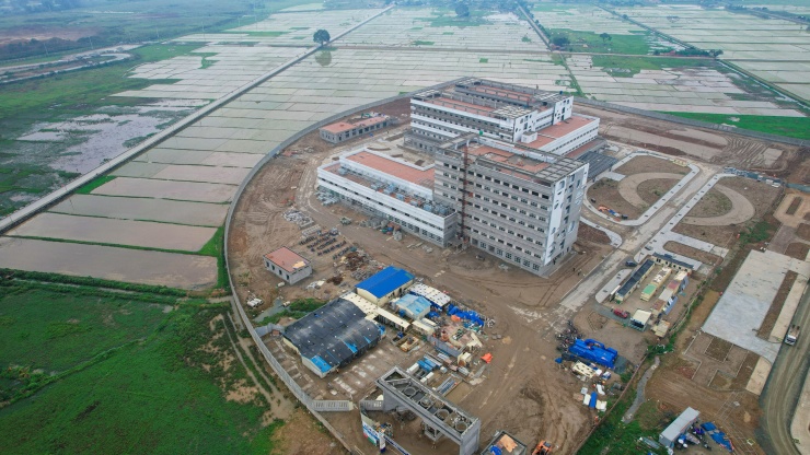 Theo ghi nhận của PV, sau 1 năm thi công, dự án bệnh viện Phụ sản Trung ương cơ sở 2 đã cơ bản hoàn thiện phần thô