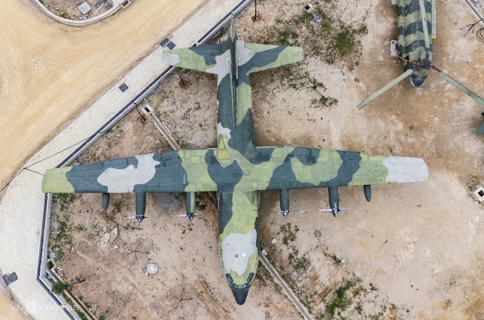Máy bay vận tải quân sự C-130 đặt tại quảng trường phía trước Bảo tàng Lịch sử Quân sự Việt Nam trên đại lộ Thăng Long. Ảnh: Giang Huy