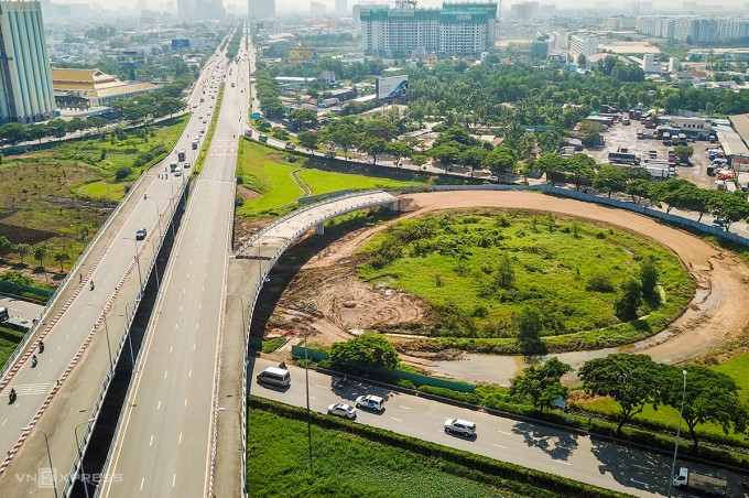 Dự án đường nối tại đoạn giao đại lộ Võ Văn Kiệt và quốc lộ 1A (quận Bình Tân). Ảnh: Quỳnh Trần.