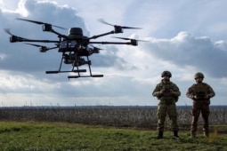 Thế giới - Ukraine sử dụng UAV "ma cà rồng" điều khiển 10 UAV khác, gây khó cho lực lượng Nga?