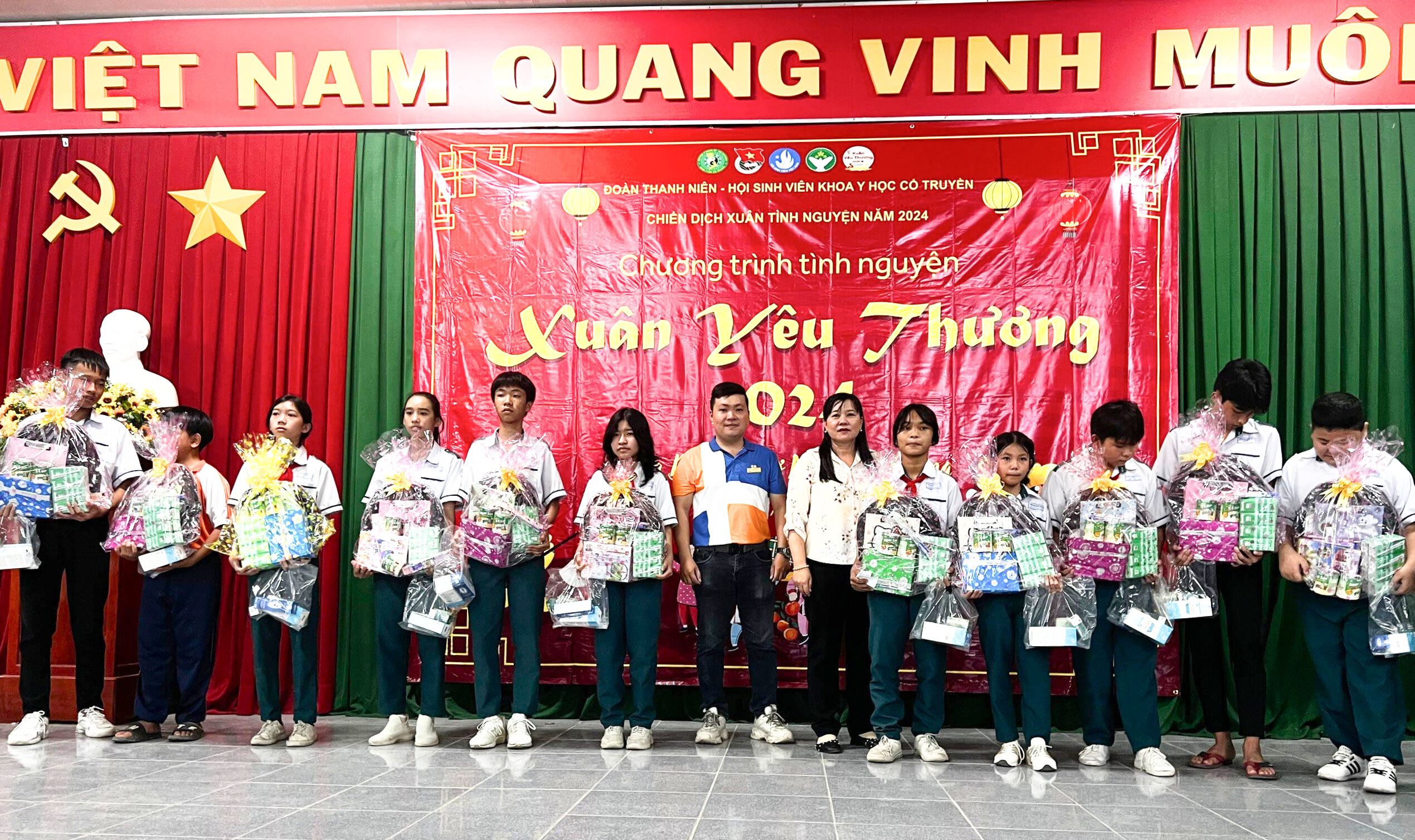 Dược phẩm Thái Minh trao tặng những phần quà ý nghĩa cho trẻ em tại xã Hòa Bình, huyện Chợ Mới, tỉnh An Giang