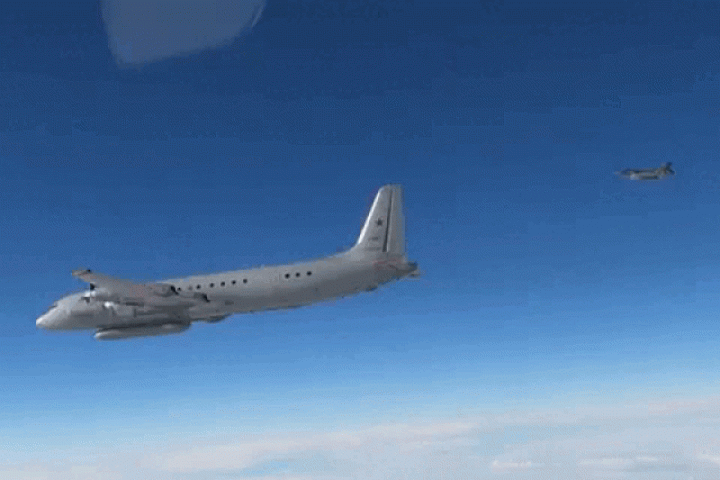 Thế giới - Video tiêm kích Pháp áp sát máy bay trinh sát Nga ngoài khơi Estonia