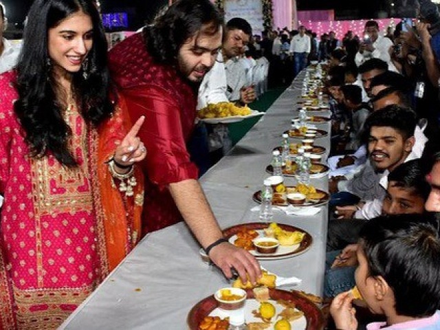 Thế giới - Có gì trong tiệc cưới xa hoa của con trai người giàu nhất Ấn Độ?