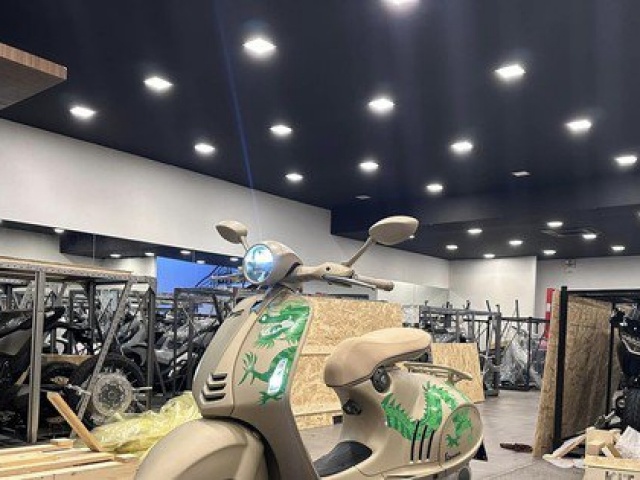 Thế giới xe - Vespa 946 phiên bản rồng giá tiền tỷ đầu tiên Việt Nam