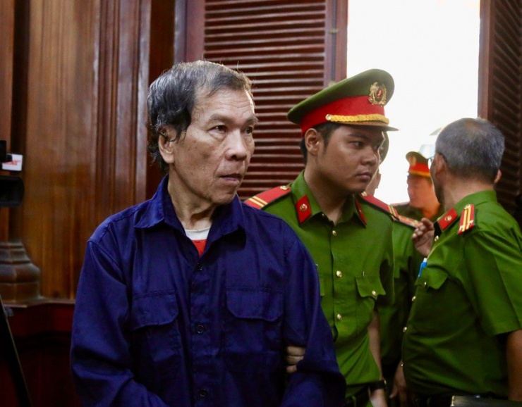 Bị cáo Trần Văn Sỹ nhận mức án 2 năm tù. Ảnh: HOÀNG GIANG