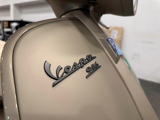 Vespa 946 phiên bản rồng giá tiền tỷ đầu tiên Việt Nam - 8