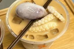 Thị trường - Tiêu dùng - Không ai ngờ tới: Cà phê thịt nướng, Latte bạch tuộc, trà sữa sa tế... "làm mưa làm gió"