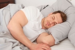 Đàn ông - Đẹp trai hơn trong giấc ngủ chỉ bằng cách điều chỉnh thói quen chăm sóc da ban đêm của bạn
