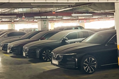 Người dân chờ xe VinFast Lux A thanh lý từ ngân hàng vì giá quá bất...