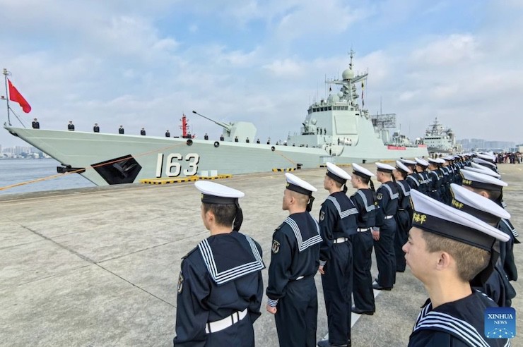 Chiến hạm Trung Quốc hôm 21/2 khởi hành từ thành phố Trạm Giang, tỉnh Quảng Đông tới vịnh Aden gần Biển Đỏ. Ảnh: Tân Hoa Xã.