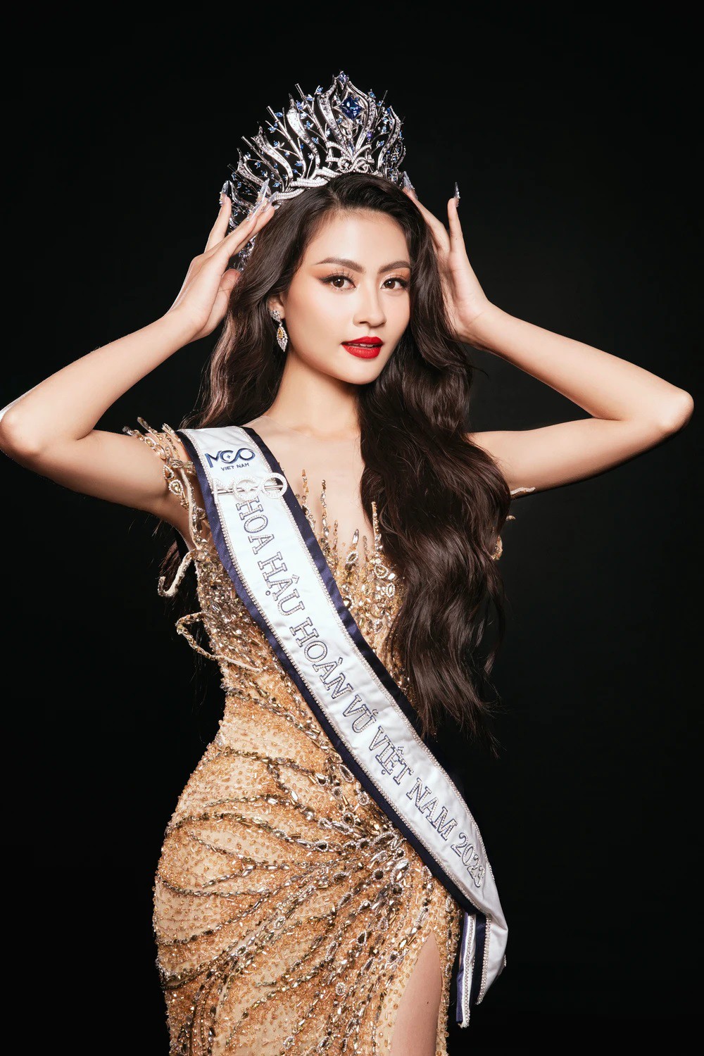 Bùi Xuân Hạnh đăng quang “Hoa hậu Hoàn vũ Việt Nam - Miss Cosmo Vietnam” ở tuổi 22.