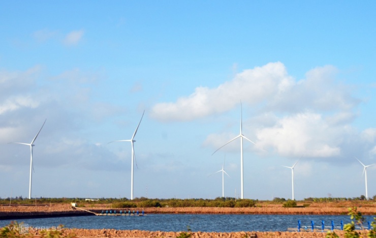 Nhà máy Điện gió Hòa Bình 5 (giai đoạn 1) có công suất 80 MW với tổng số vốn đầu tư hơn 3.700 tỷ đồng, do Công ty Cổ phần Năng lượng Hacom Bạc Liêu làm chủ đầu tư.