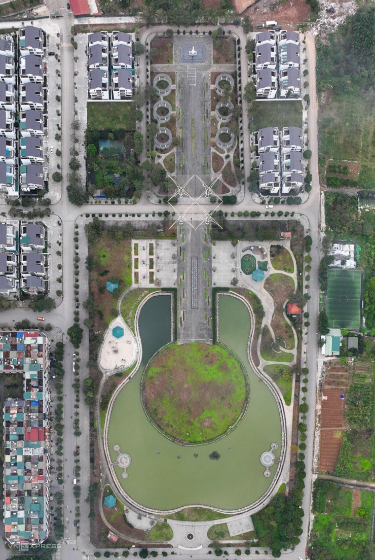 Công viên âm nhạc Đô Nghĩa nằm trong khu đô thị Dương Nội, quận Hà Đông, được khởi công xây dựng cuối năm 2016, khánh thành tháng 9/2019.