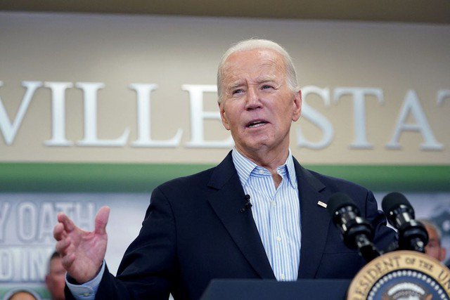 Tổng thống Mỹ Joe Biden ngày 1-3 công bố kế hoạch sử dụng máy bay quân sự để thả hàng viện trợ, bao gồm thực phẩm, xuống Gaza. Ảnh: Reuters