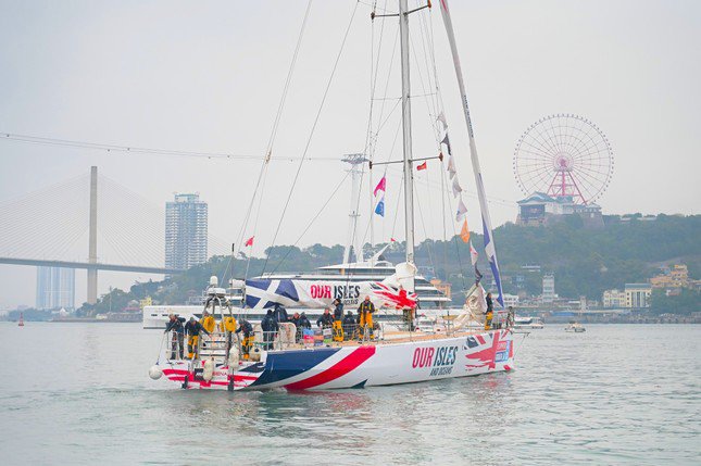 Cuộc đua thứ 8, chặng thứ 5 của cuộc đua thuyền buồm vòng quanh quốc tế Clipper Race 2023-2024 chính thức được bắt đầu trong hành trình đến cảng Cửu Châu (Tp. Châu Hải, Trung Quốc).