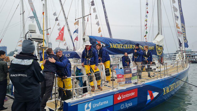 Xuất phát từ Cảng tàu khách quốc tế Hạ Long, toàn bộ 11 đội của cuộc đua thuyền buồm vòng quanh thế giới Clipper Race 2023-2024 đã diễu hành quanh Vịnh Hạ Long để khởi động vòng tiếp theo cuộc đua.
