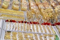 Kinh doanh - Giá vàng hôm nay 2/3: Tăng "bốc đầu", vàng SJC xô đổ kỉ lục, áp sát 81 triệu đồng