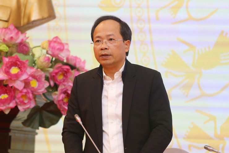 Thứ trưởng Bộ GTVT Nguyễn Duy Lâm thông tin về lộ trình nâng cấp các tuyến cao tốc 2 làn xe. Ảnh: X.Đ