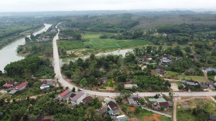 "Đơn vị cũng đề xuất việc mở rộng mặt đường ở khúc cua, lắp đặt đinh phản quang ở tim đường nhưng đến nay vẫn chưa thực hiện được", đại diện Hạt giao thông số 4 cho hay.