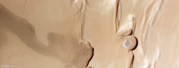 Planum Boreum, khu vực thú vị đầy băng nước ở cực Bắc Sao Hỏa - Ảnh: ESA