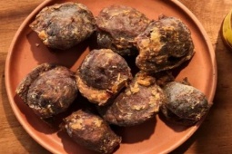 Ẩm thực - Bộ phận của con gà có giá "rẻ bèo" làm theo cách này cực tốn "mồi", bao nhiêu cũng hết