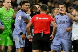 Bóng đá - Trọng tài bị tố "cướp" 3 điểm của Real, Ancelotti bực vì thẻ đỏ của Bellingham