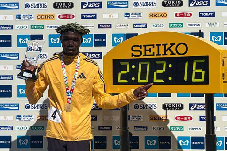 Benson Kipruto xuất sắc phá kỷ lục giải đấu