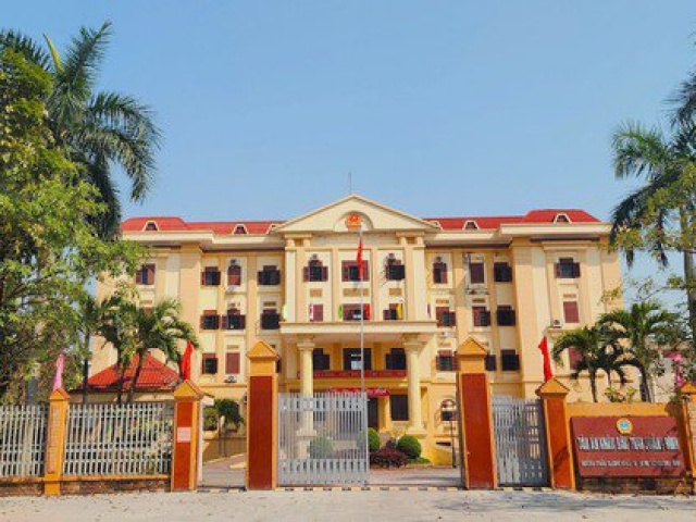 Tin tức trong ngày - Cho thôi việc nữ cán bộ TAND tỉnh Quảng Bình vì qua Mỹ du lịch rồi không trở về