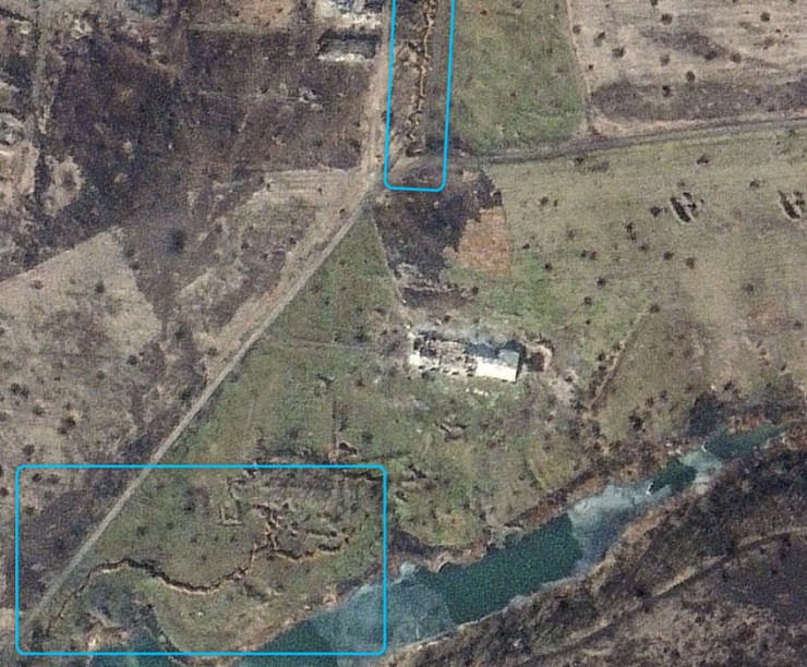 Ảnh chụp vệ tinh cho thấy chiến hào thô sơ của Ukraine bên ngoài TP Avdiivka (tỉnh Donetsk) vào ngày 26-2. Ảnh: PLANET LABS/NEW YORK TIMES