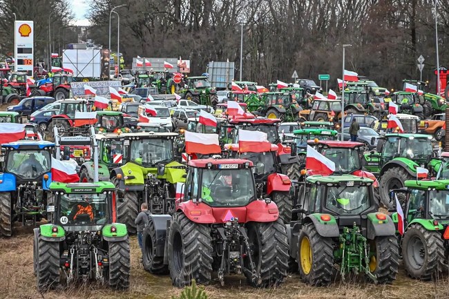 Nông dân Ba Lan phong tỏa tất cả cửa khẩu biên giới với Ukraine - 1
