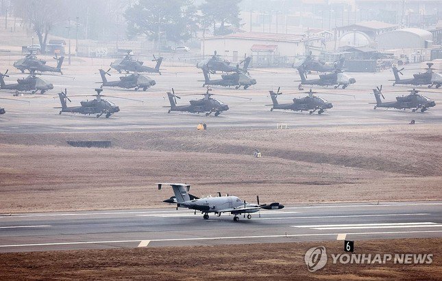 Một chiếc RC-12X Guardrail chuẩn bị cất cánh tại Camp Humphreys ở Pyeongtaek (Hàn Quốc) hôm 3/3. Ảnh: Yonhap
