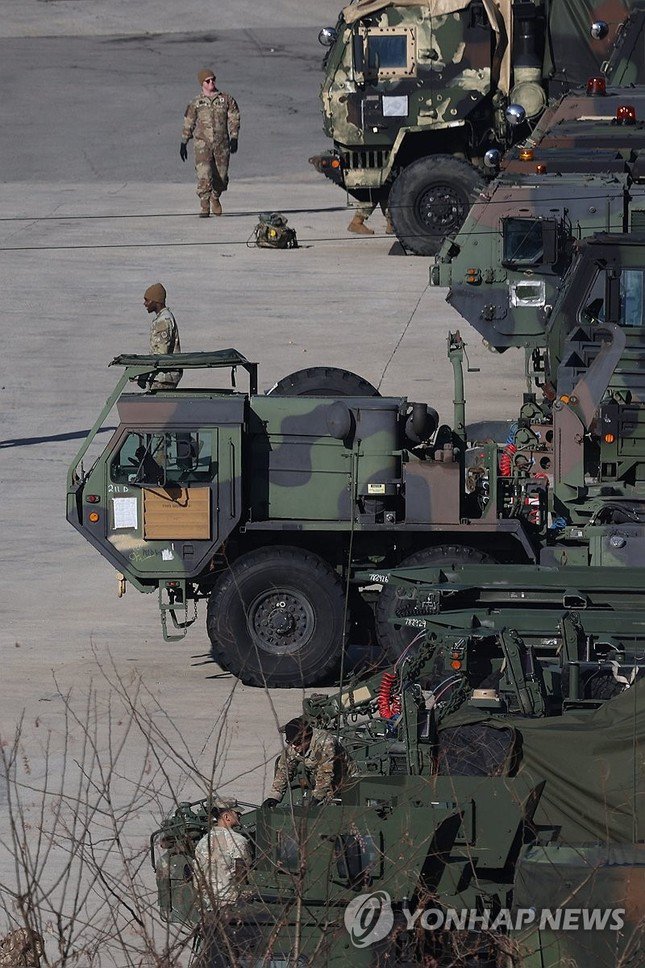 Xe chiến đấu bọc thép Stryker của Mỹ chuẩn bị sẵn sàng trước cuộc tập trận. Ảnh: Yonhap