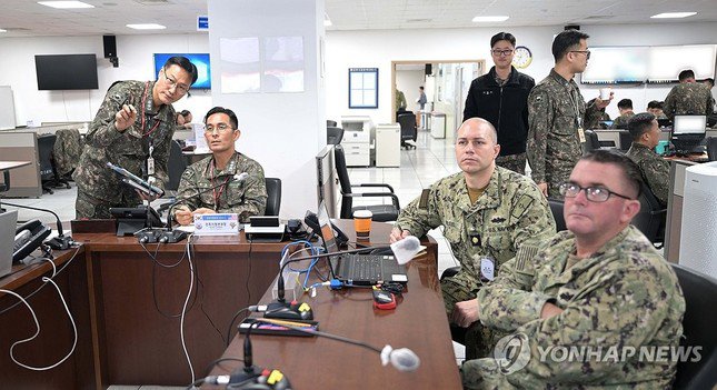 Các sĩ quan Mỹ và Hàn Quốc. Ảnh: Yonhap