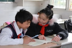 Giáo dục - du học - Con trai hỏi “tại sao con gái lại không được cởi trần”, lời đáp của con có thể khiến mẹ buồn