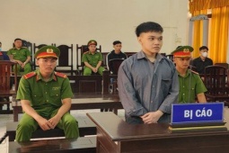 Pháp luật - CLIP: Lãnh án tù vì… khoe súng trên Facebook