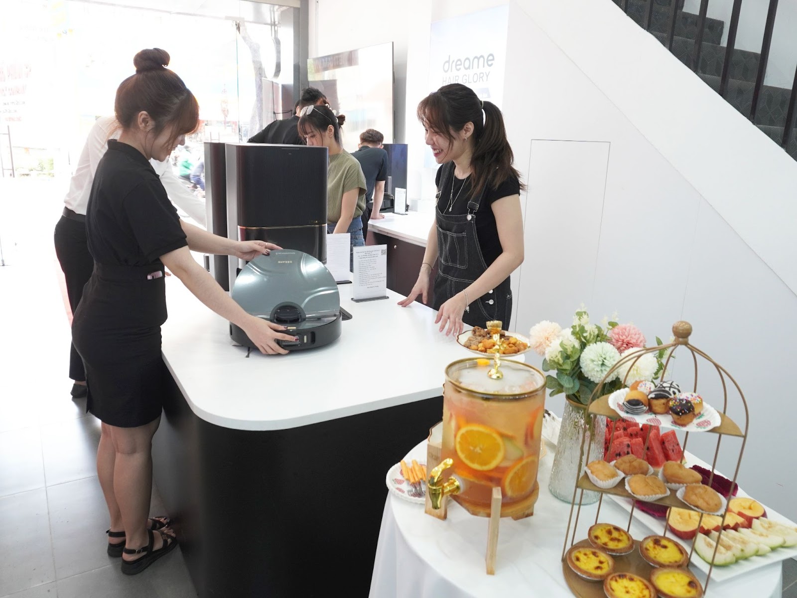 Khách tham gia sự kiện trải nghiệm robot Dreame X30 Ultra (Ảnh: Mi Việt Nam)