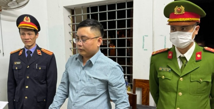 Cơ quan chức năng đọc lệnh tạm giữ đối với Mai Xuân Hữu.