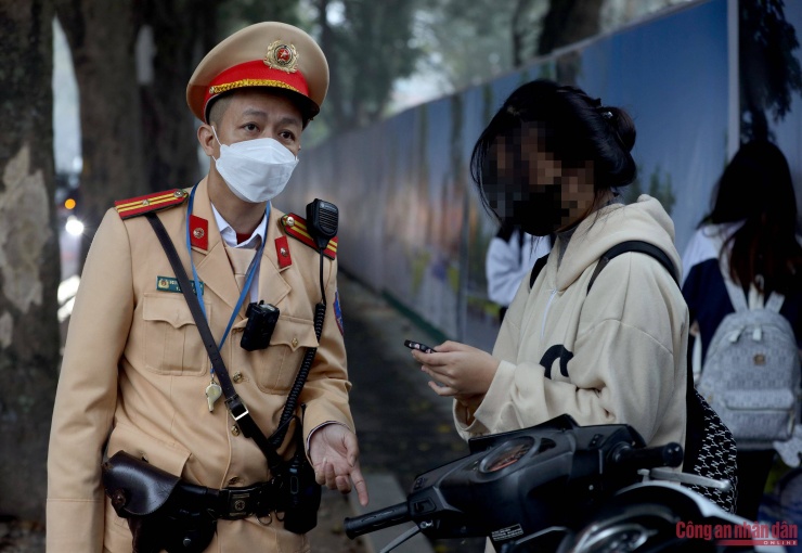 Cảnh sát làm việc với nữ sinh Vũ Khánh A.