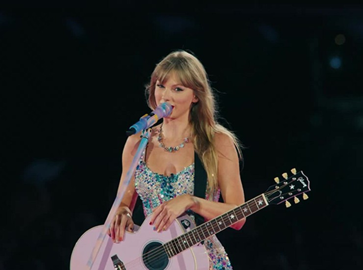 Taylor Swift sinh ngày 13/12/1989 là nữ ca sĩ nổi tiếng thế giới. Không chỉ có sự nghiệp âm nhạc rực rỡ, cô còn gây chú ý khi trở thành ca sĩ tỷ phú USD vào cuối năm 2023. 
