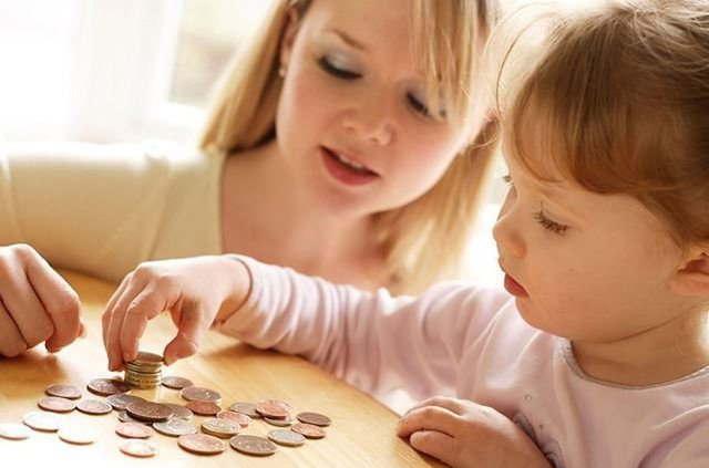 Hãy dạy trẻ cách tiết kiệm tiền cho một mục tiêu nào đó. Ảnh minh họa