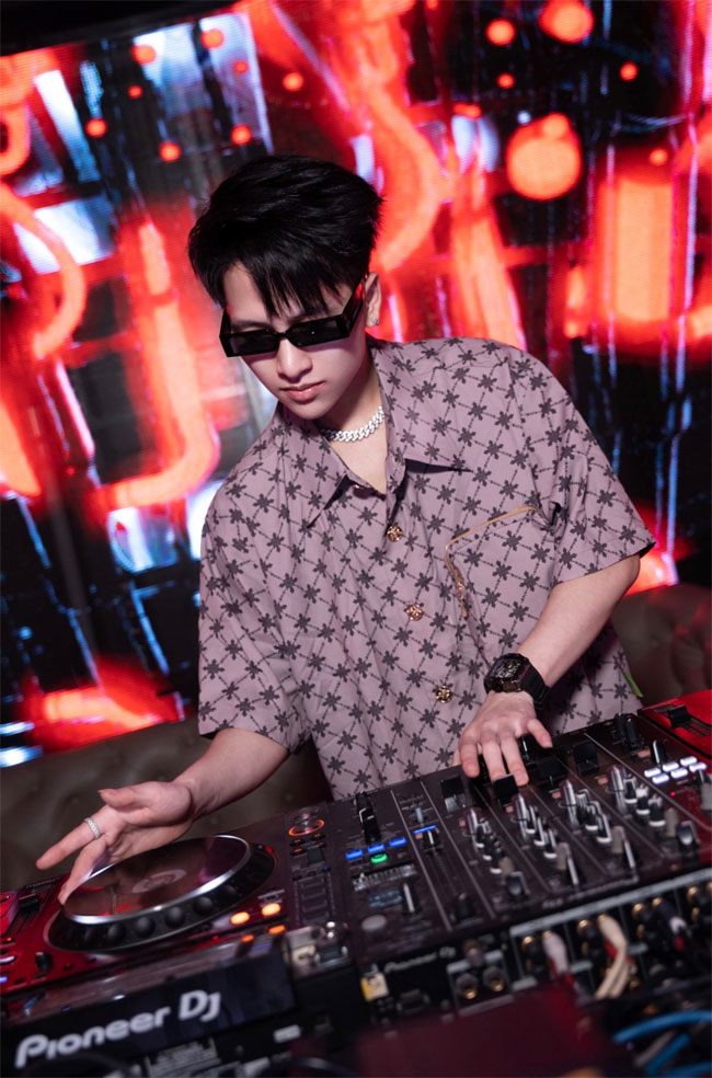 Danh tính nam DJ Hà thành được "săn lùng" vì ngoại hình sáng láng, chơi nhạc hay - 2