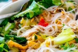 Món ngon cuối tuần: Bún gà trộn giải nhiệt ngày hè