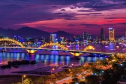 Kinh doanh - Tỷ phú thế giới vừa đến Việt Nam du lịch giàu "khủng" thế nào?