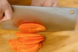 Ẩm thực - Dao có cùn đến đâu, chỉ với 1 thao tác này lại sắc bén như mới mà không cần dùng đá mài